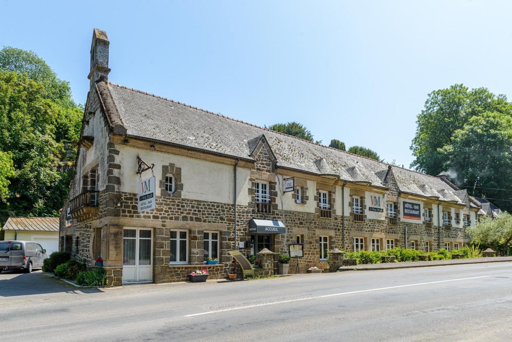 Le Vieux Moulin Hotell Hédé Exteriör bild